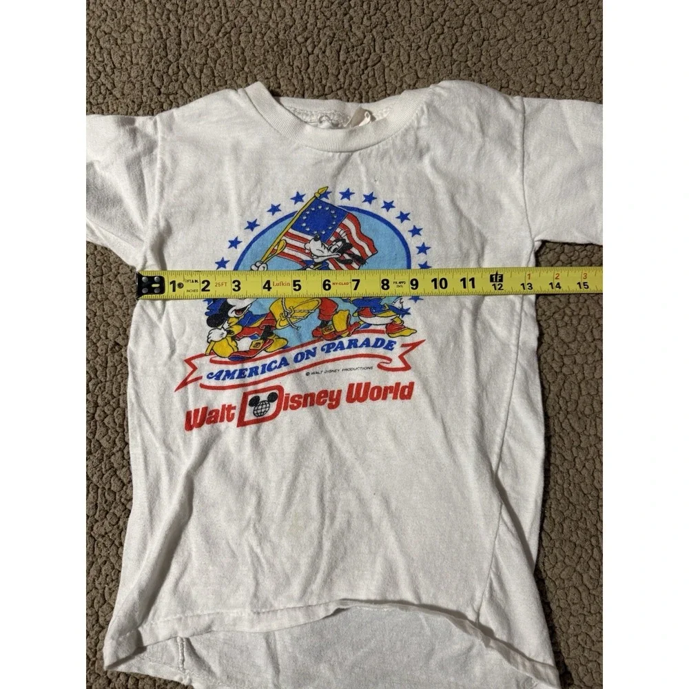 Vintage Walt Disney World America on Parade Rare 1976 Shirt Size 12.  Small Hole